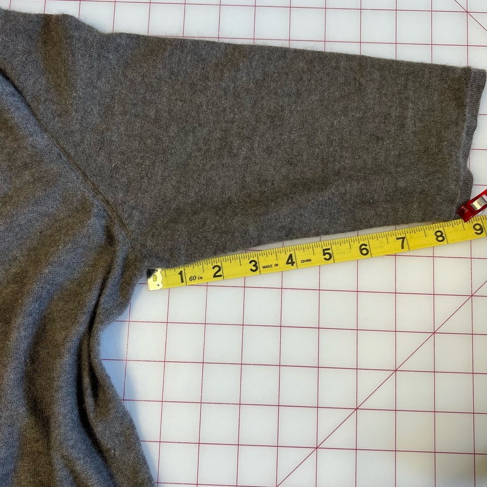 Women’s Eileen Fisher button front cardigan. Size Large. 100% cashmere - Picture 6 of 8